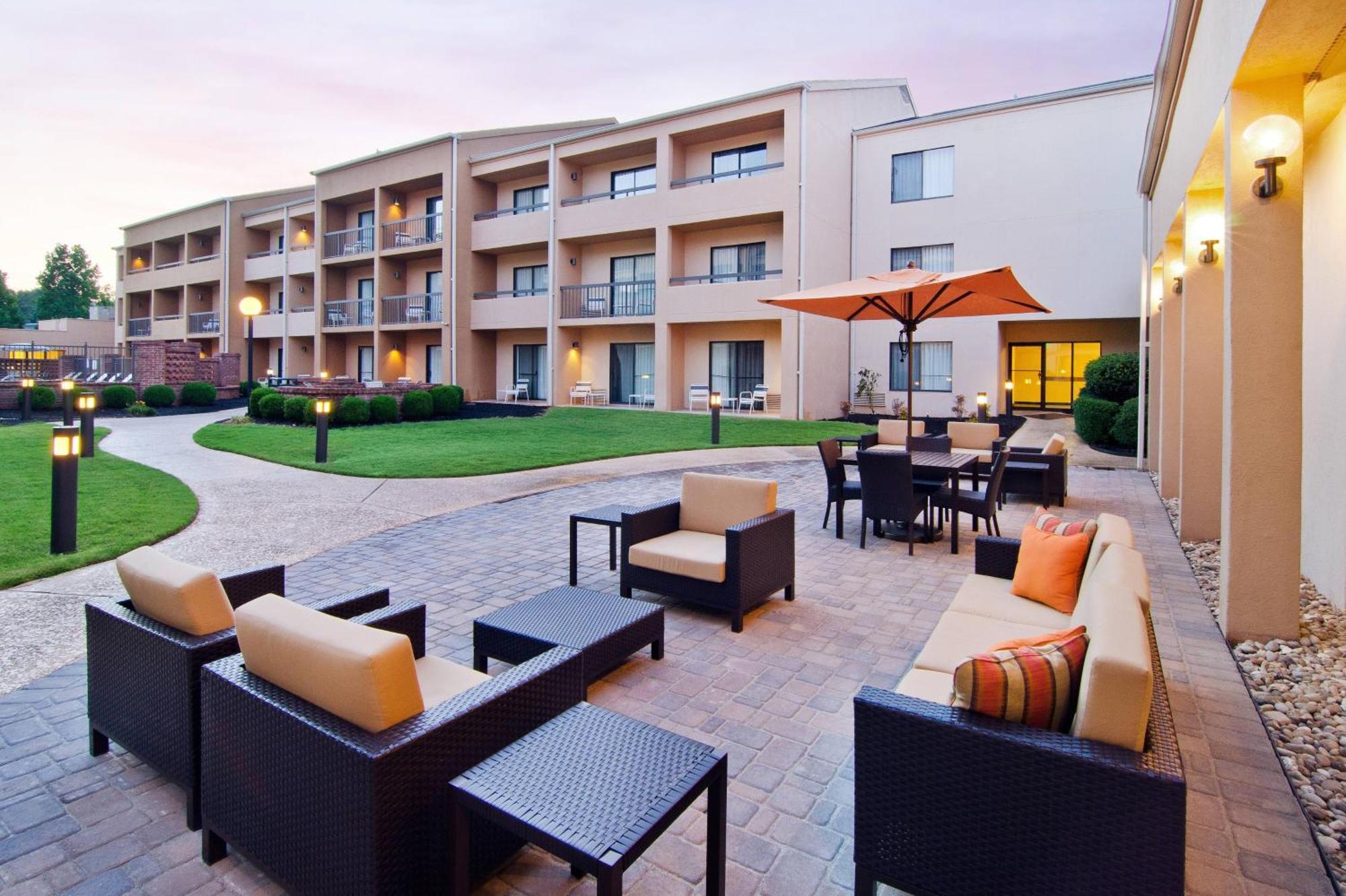 Courtyard By Marriott Huntsville University Drive Exterior photo